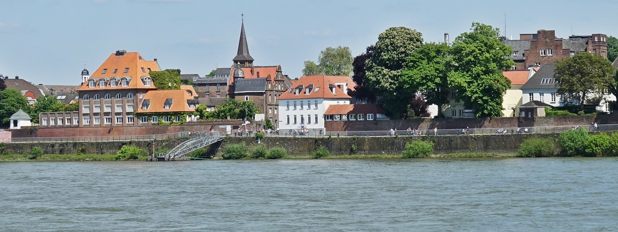 Kaiserswerth vom Rhein
